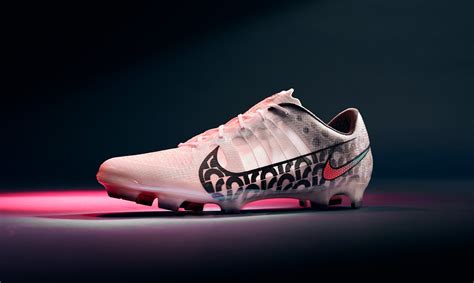 aantrekken nike mercurial met sokje|The TECH of the Nike Mercurial Air Zoom Ultra .